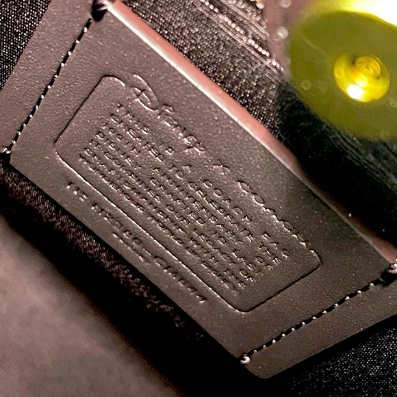 Disney x Coach Dempsey Tote 22 With sled Motif cm844 $516 - Picture 11 of 12